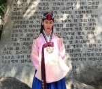 Inul Daratista dalam Baju Tradisional Korea