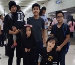 Anji dan Kelima Anaknya Berada di Bandara