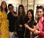  Luna Maya dan Ayu Dewi