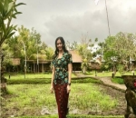 Aura Kasih dengan Pakaian Adat Bali
