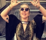 Lady Gaga, Melihat dari Balkon Apartemen