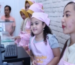 Amora Bantu Sang Ibu Berjualan