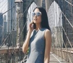 Maudy Ayunda di Brooklyn Bridge