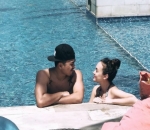 Rianti Carthwright Berenang Bersama Suami