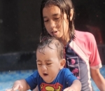 Kelucuan Baby Bambang di Kolam Renang