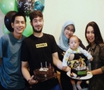  Teman-Teman Donny Michael Datang ke Pesta