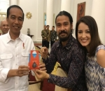  Chico & Julie Beri Hadiah untuk Jokowi