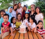 Pesta Abbey Dibantu Ibu-Ibu