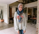 Tampil Kasual dengan Hijab Motif