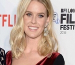 Alice Eve dengan Warna Mata Berbeda