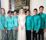 Kimberly Berpose Bersama Adik dan Sepupunya