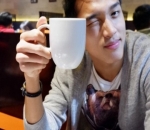 Jojo Hobi Nongkrong dan Minum Kopi di Kafe