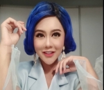 Jenita Janet Tampil Nyentrik dengan Wig Warna-Warni Miliknya