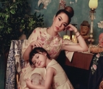 Gisella Anastasia Pakai Gaun Kembar dengan Sang Anak
