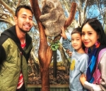 Senyum Manis di Samping Koala