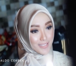 Zaskia Gotik Bak Ibu Pejabat dengan Hijab