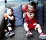 Kedua Putra Sandra Dewi Menikmati Banget Main Bola Basket