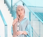 Awkarin Post Sederet Foto dengan Hijab