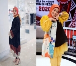 Pakai Hijab Oranye, Dinda Pilih Outfit Gelap Sedang Lesty Penuh Warna
