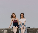 Kyla dan Zara Pakai Outfit Beda Meski ke Pantai Bersama