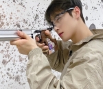 Biar Aman, Cha Eun Woo Gunakan Kacamata Sebelum Menembak