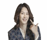 Pesona Rambut Panjang Heechul