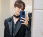 Youngbin Ikuti Tren <i>Mirror Selfie</i>