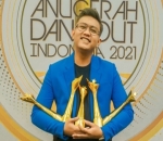 Borong Piala Penghargaan