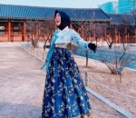 Curi Perhatian Dengan Memakai <i>Hanbok</i>