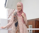 Tampil Anggun Dengan Kebaya