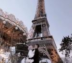 Romantis di Bawah Menara Eiffel