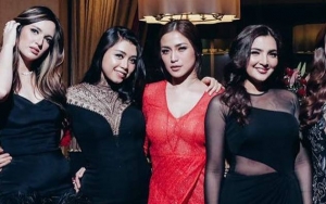 Nia Ramadhani Pose Begini Bareng Jedar Ashanty Netter Bajunya Kurang Bahan Semua