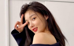 Kim Yoo Jung Pamer Pesona Ayu di Foto Profil Agensi Baru