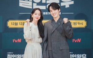 Shin Hye Sun Dan Kim Jung Hyun Malu Malu Di Bts Ciuman Panas Mr Queen