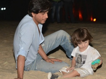 Main Pasir Bareng AbRam, Shahrukh Khan Mendadak Puitis