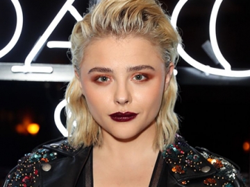 Inspirasi Smokey Eye dengan Warna Orange ala Chloe Moretz