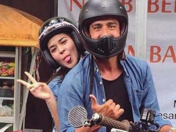 Bikin Baper! Mesranya Tatapan Raisa dan Hamish Daud di Foto Ini