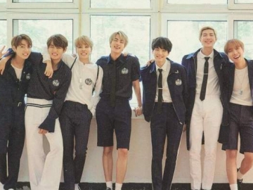 BTS Sibuk Rehearsal, Fans Beri Dukungan Maksimal dari Luar Gedung ICE BSD Jakarta