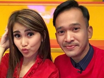 Ayu Ting Ting Pukul, Jambak dan Tendang Ruben Onsu, Kenapa?