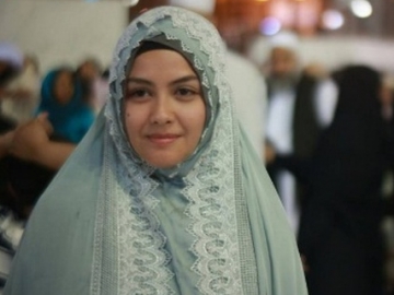 Revalina S. Temat Berhijab, Begini Tanggapan Sang Suami