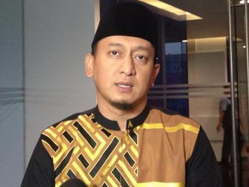 Ustadz Zacky Mirza Alami Kecelakaan Hingga Mobil Rusak Parah, Netizen: Teguran