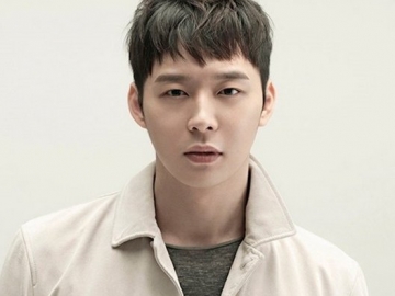 Mesra di Publik, Dispatch Rilis Foto Kencan Yoochun JYJ dan Hwang Hana