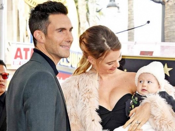 Rayakan Hari Ibu, Begini Kompaknya Adam Levine-Behati Prinsloo Urus Dusty Rose