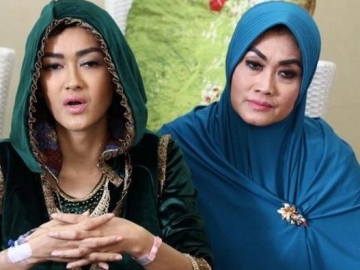 Ibunya Ulang Tahun, Wajah Julia Perez Ditutup Lagi