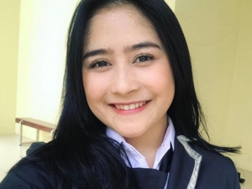 Prilly Latuconsina Pamer Bibir 'Belepotan' Kue, Netizen Nyinyir