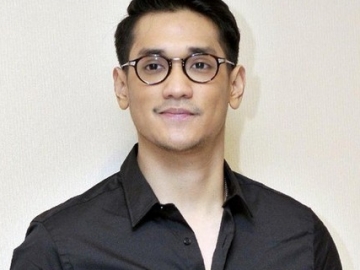 FOTO: Afgan Nekat Warnai Rambut, Rossa Beri Kecupan Mesra