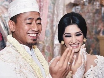 FOTO: Sempat Batal Nikah, Kini Fanny Ghassani Resmi Dipersunting Pengusaha