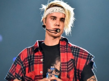 Justin Bieber Posting Foto Telanjang Dada, Penggemar Minta Konser Dibatalkan