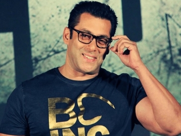 Salman Khan Curhat Kisah Cinta di Masa Remajanya Yang Berakhir Ngenes