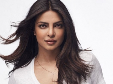 Nyanyi Bareng Wiz Khalifa di 'Bridging the Gap', Priyanka Chopra Luluhkan Netter